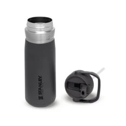 Stanley The IceFlow Flip Straw Water Bottle 650 Ml Charcoal 5 Stanley The IceFlow Flip Straw Water Bottle 650 Ml Charcoal -Keuken Grill Winkel stanley thegoiceflowflipstrawwaterbottle0.65l 22oz charcoal 4 1800x1800