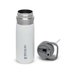 Stanley The IceFlow Flip Straw Water Bottle 650 Ml Polar -Keuken Grill Winkel stanley thegoiceflowflipstrawwaterbottle0.65l 22oz polar 4 1800x1800